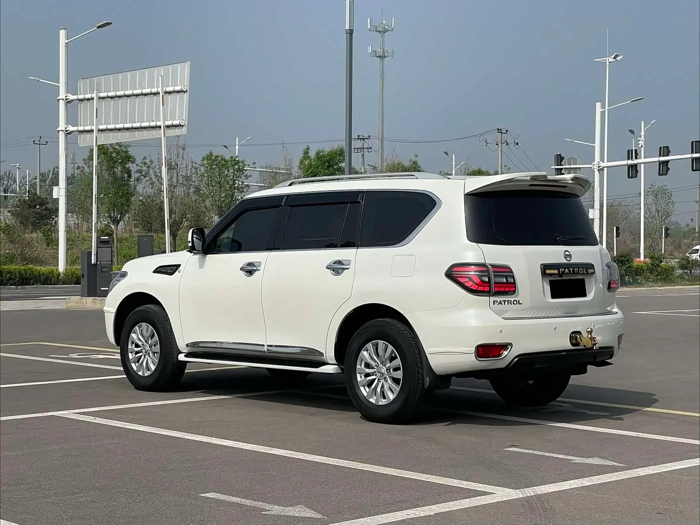 Nissan Patrol 2017 — Photo 6/20