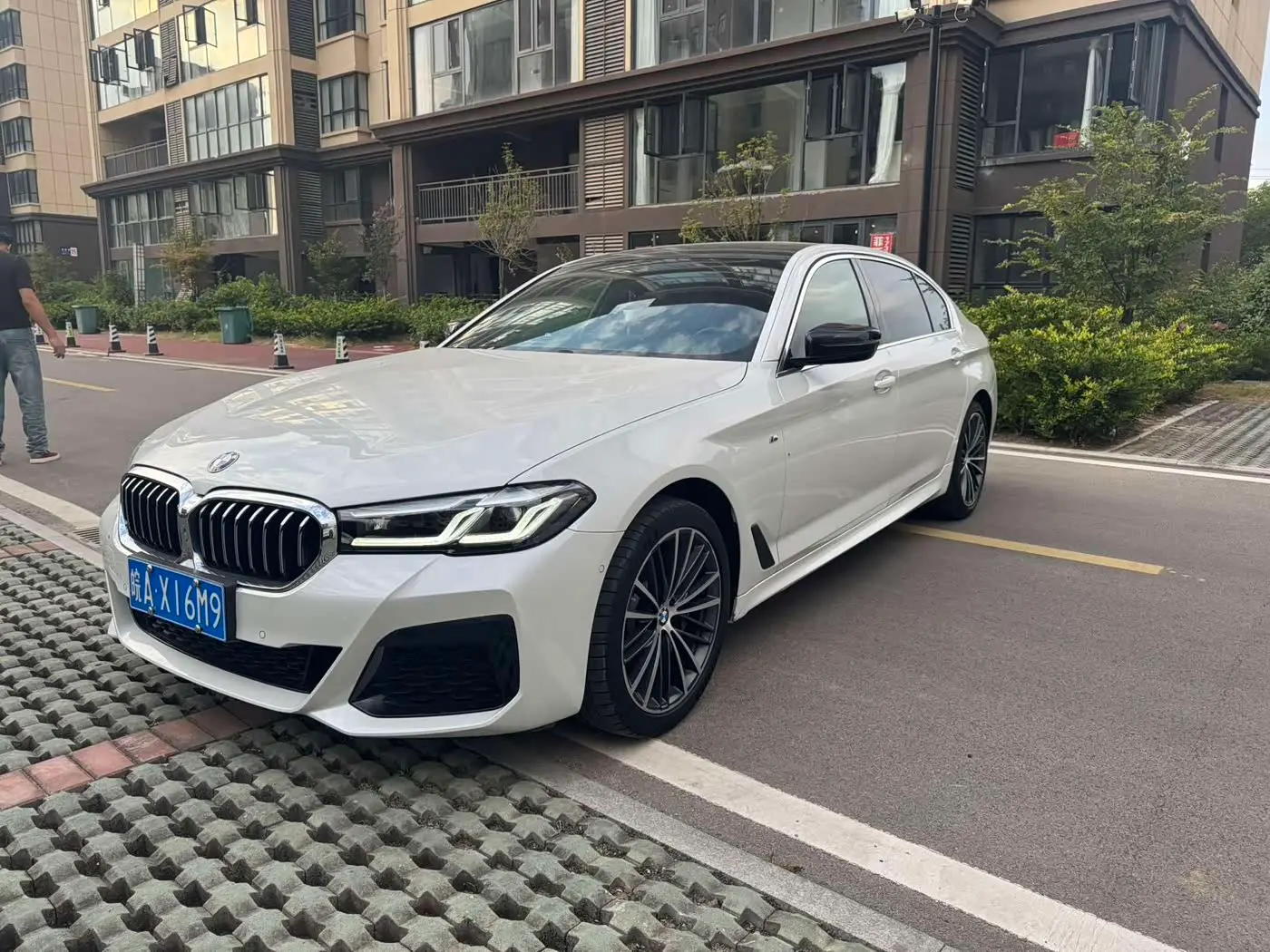 BMW 5 Series 2021 — Photo 1/10