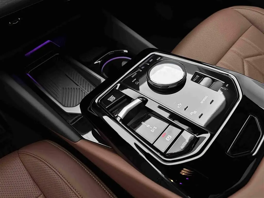 BMW 5 Series 2024 — Photo 12/20