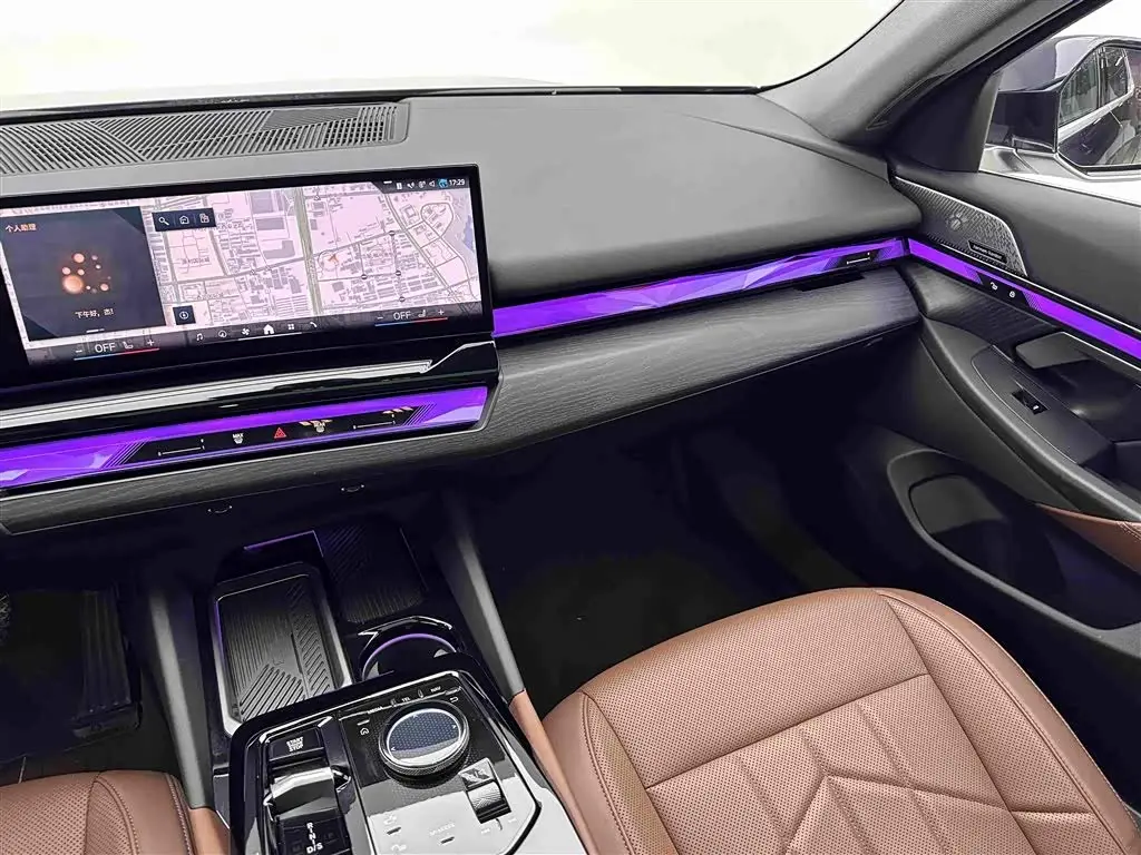 BMW 5 Series 2024 — Photo 15/20