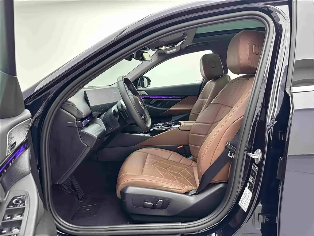 BMW 5 Series 2024 — Photo 19/20