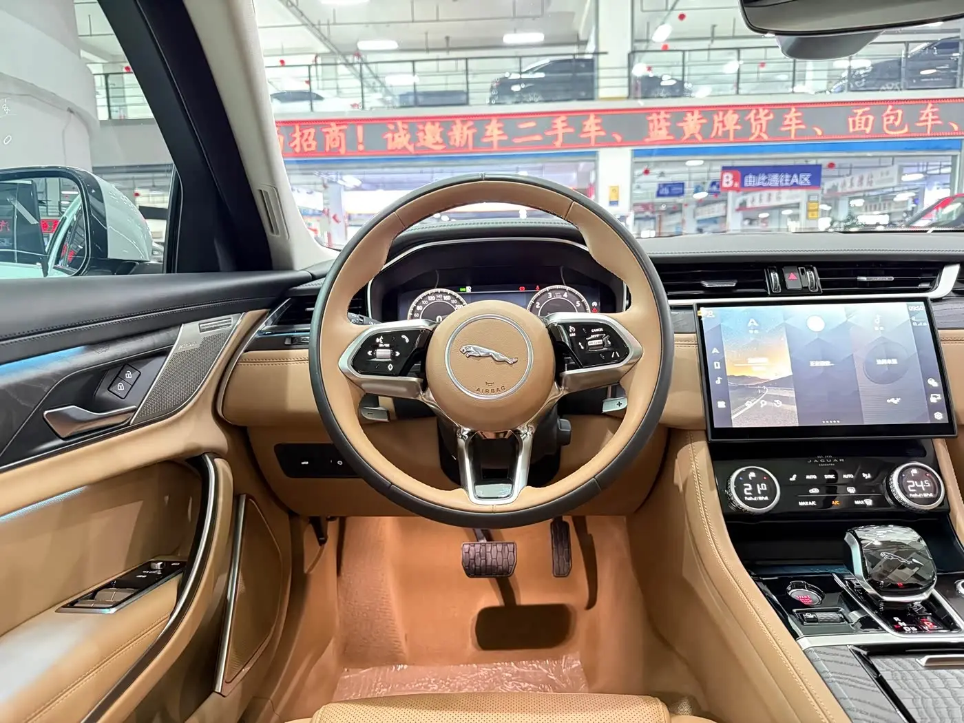 Jaguar XFL 2025 — Фото 14/17