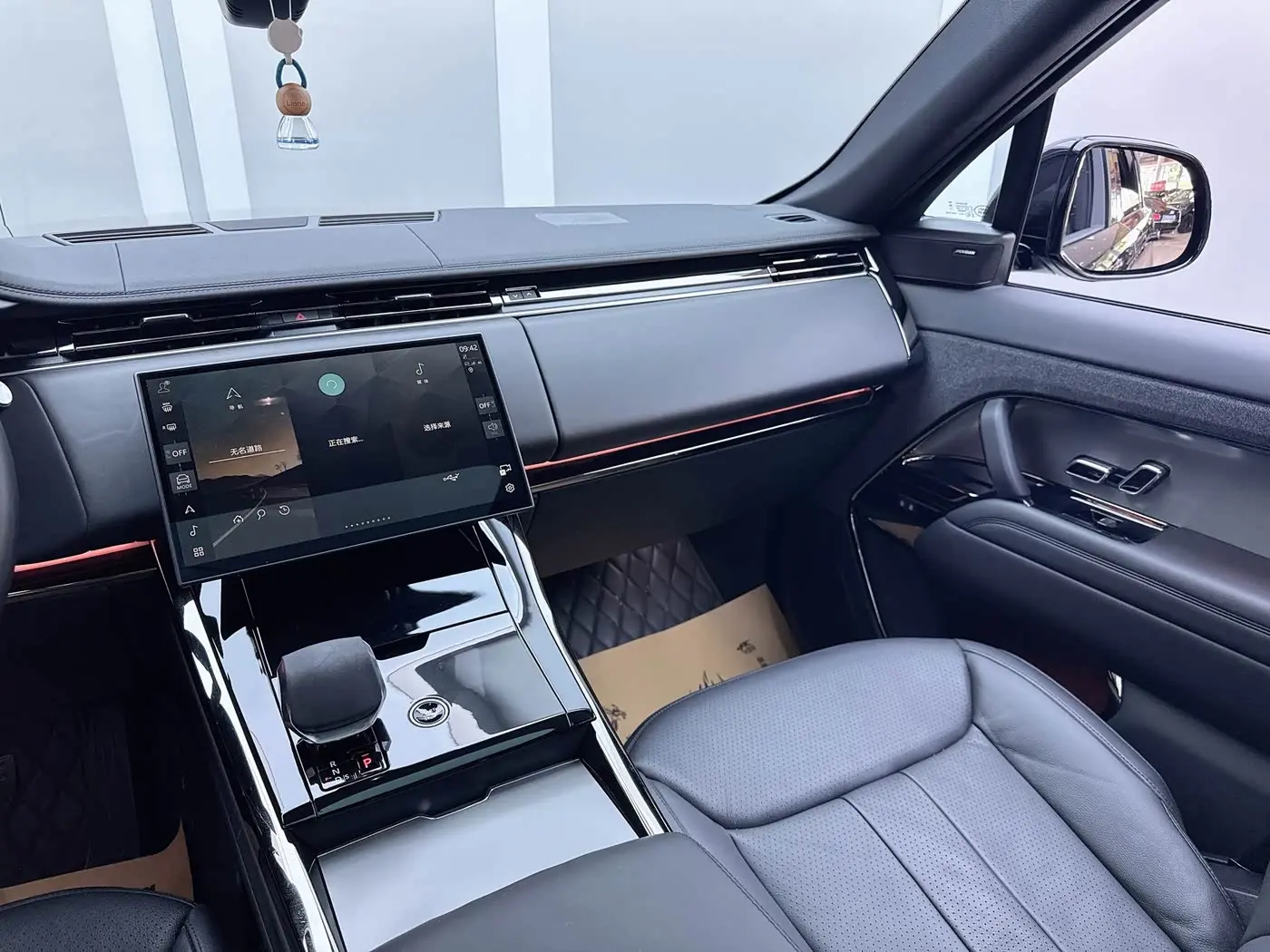 Land Rover Range Rover Sport 2024 — Photo 6/20
