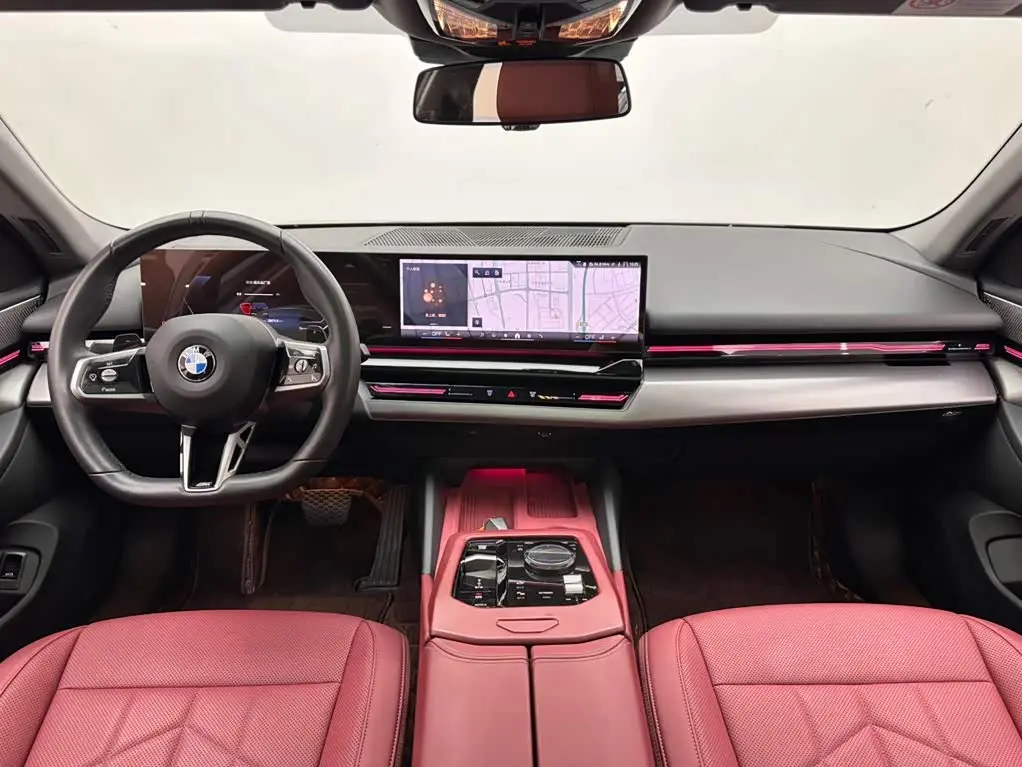BMW 5 Series 2024 — Photo 10/16