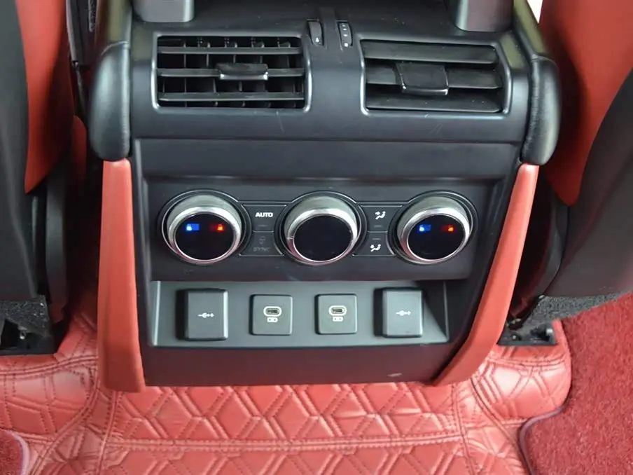 Land Rover Defender 2022 — Photo 10/16