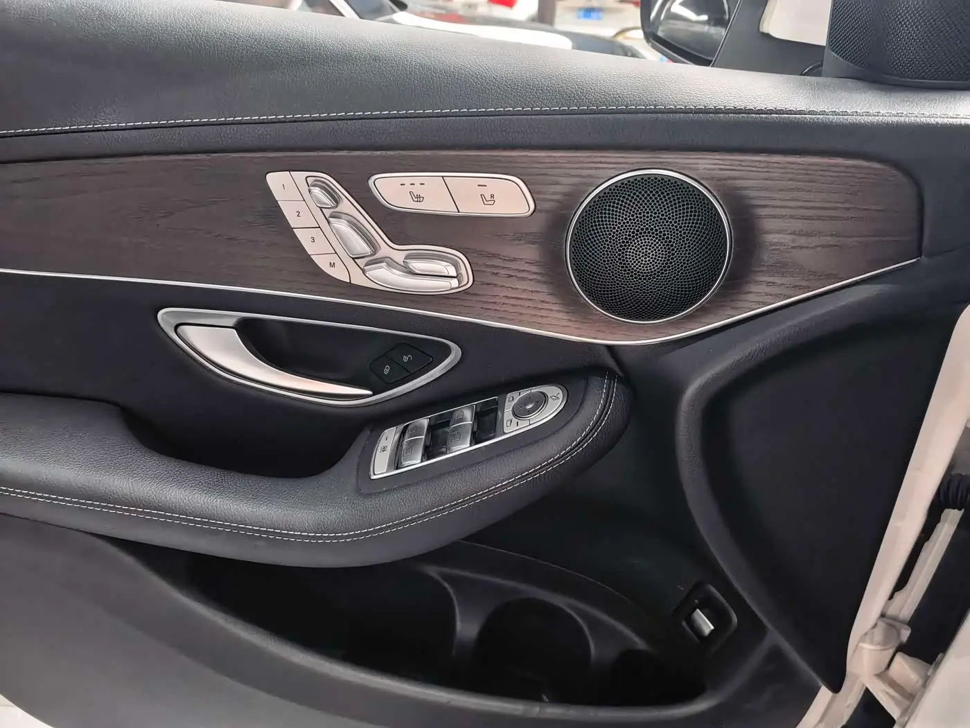 Mercedes-Benz GLC 2022 — Photo 11/17