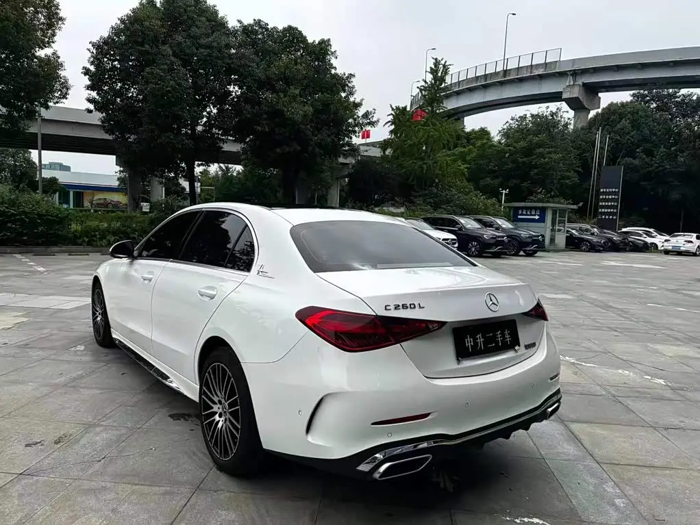 Mercedes-Benz C-Class 2025 — Photo 9/19