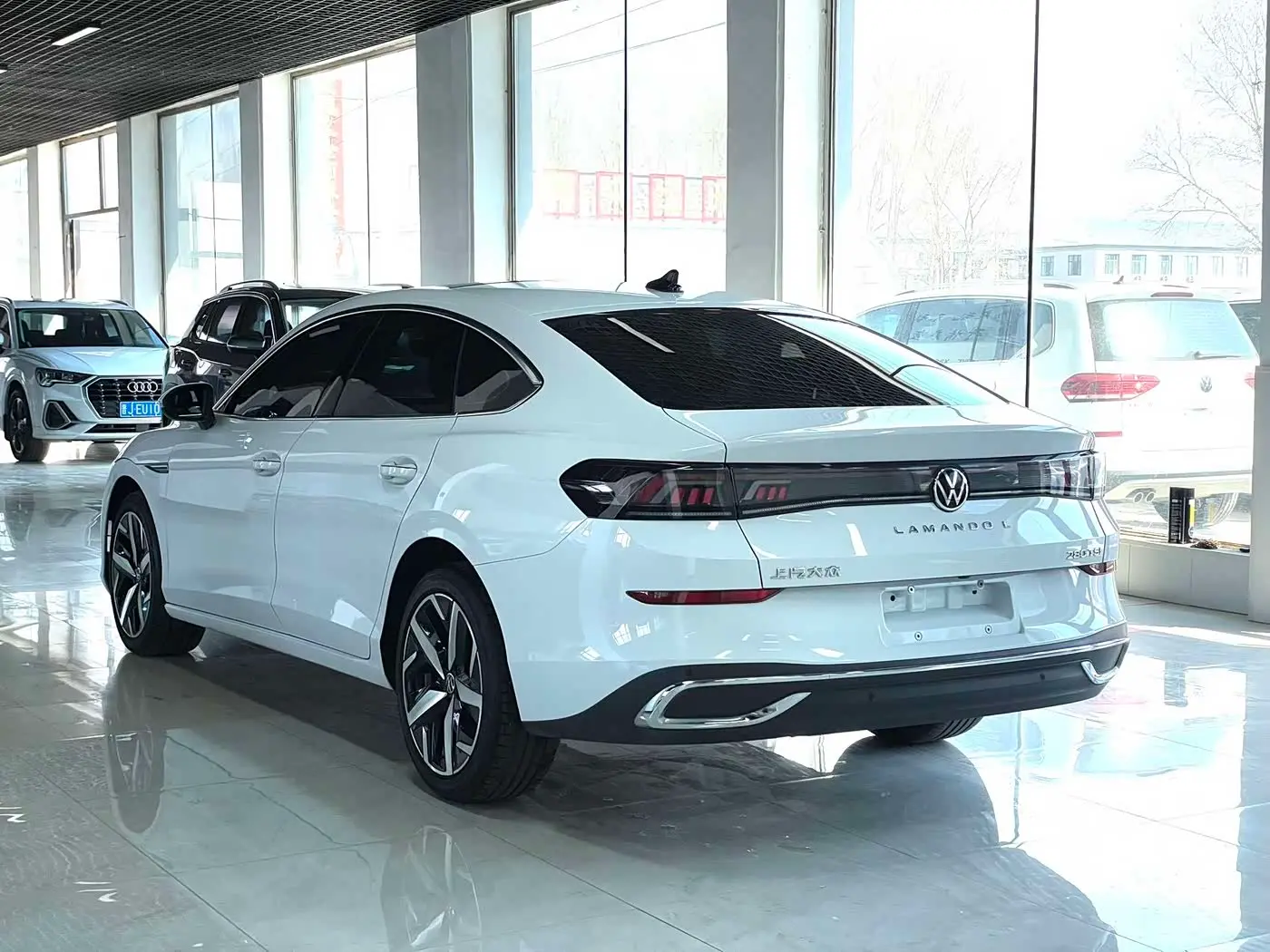 Volkswagen Lamando 2023 — Photo 6/18