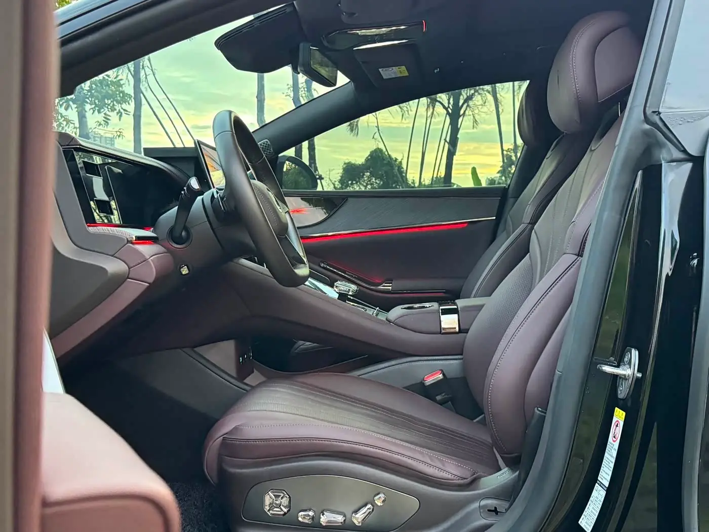 Denza Z9GT 2025 — Photo 11/20