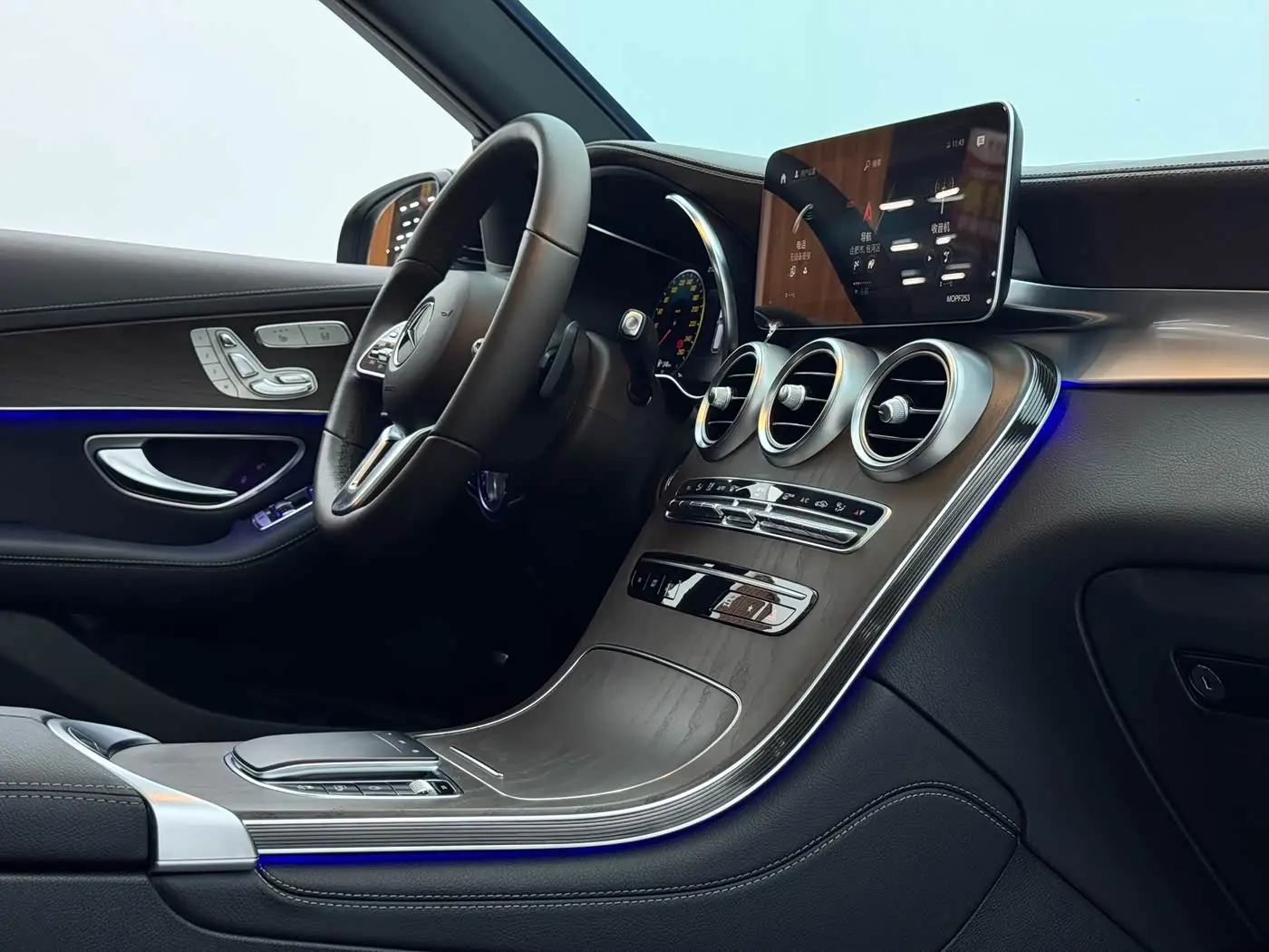 Mercedes-Benz GLC 2021 — Фото 13/20