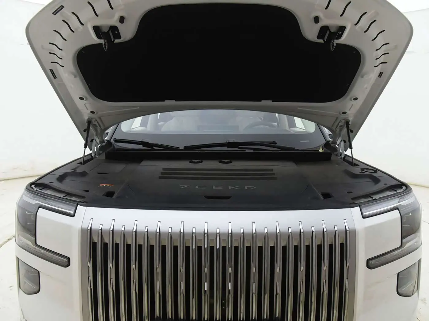 ZEEKR 9X 2026 — Photo 17/20