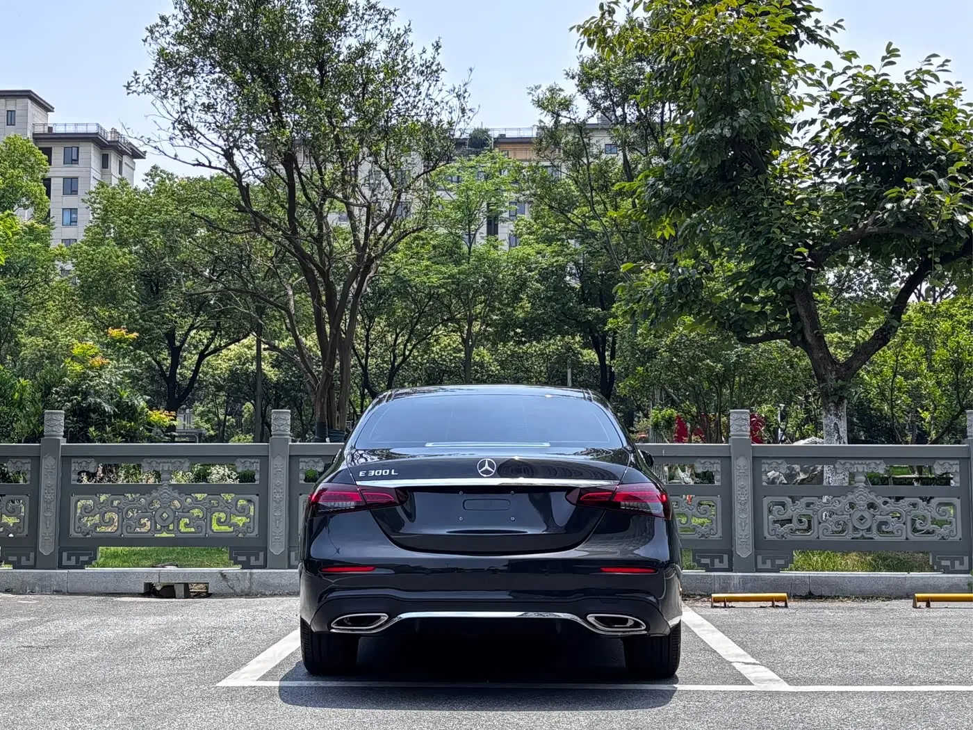 Mercedes-Benz E-Class 2022 — Photo 5/20