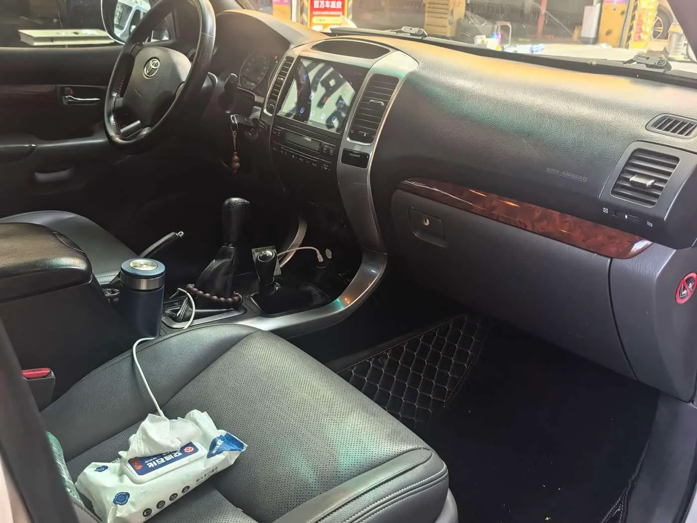 Toyota Prado 2010 — Photo 11/13