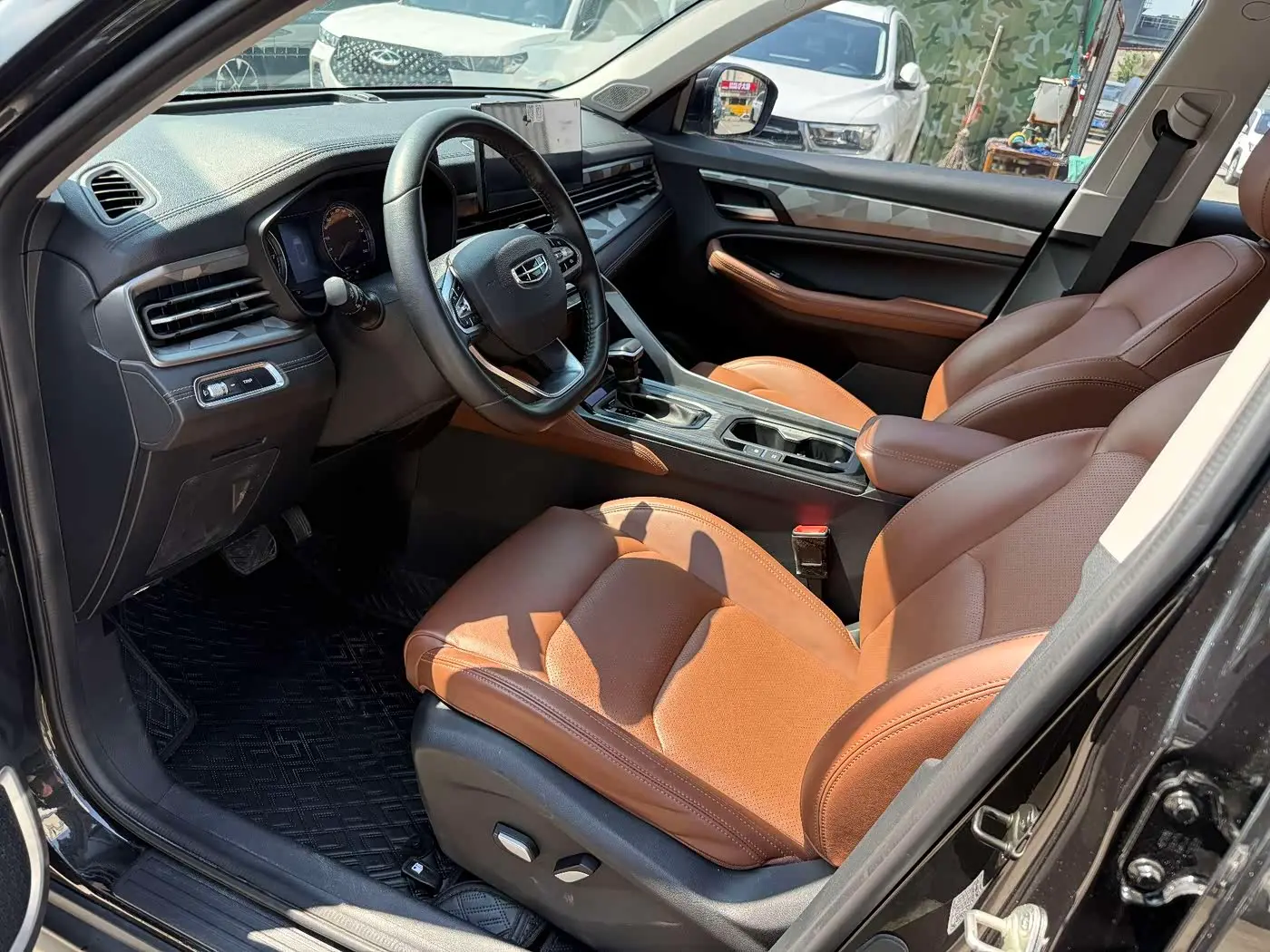 Geely Emgrand X6 2022 — Photo 4/12