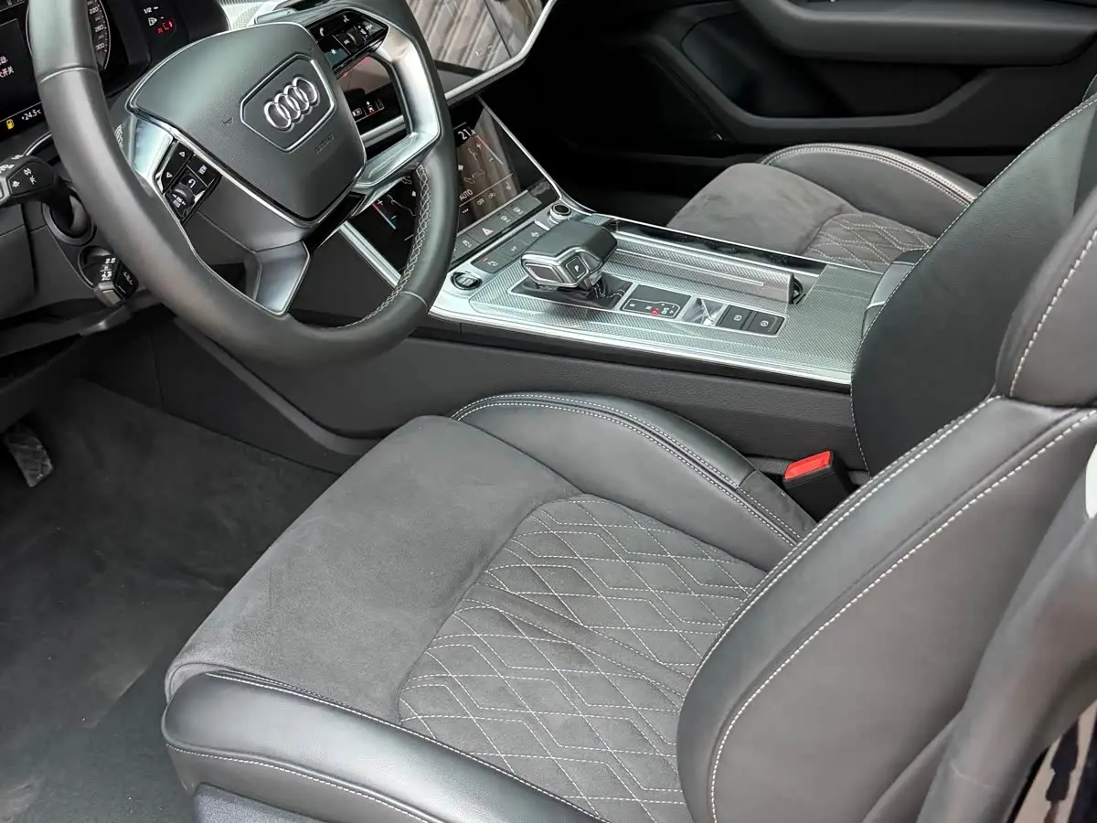 Audi A7L 2024 — Photo 8/15