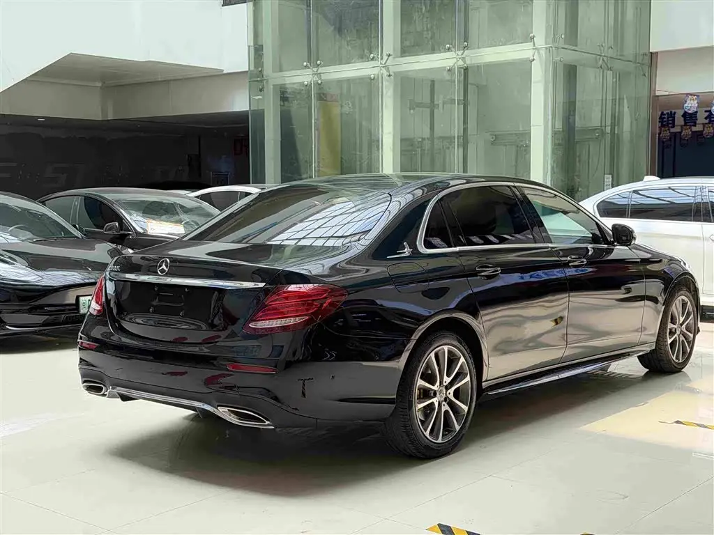 Mercedes-Benz E-Class 2019 — Photo 3/18