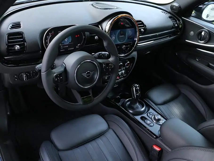 MINI CLUBMAN 2024 — Фото 17/20