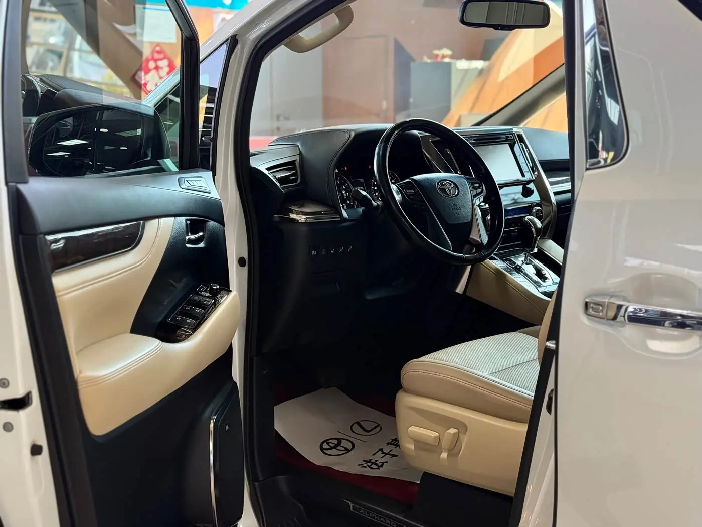 Toyota Alphard 2018 — Фото 7/20