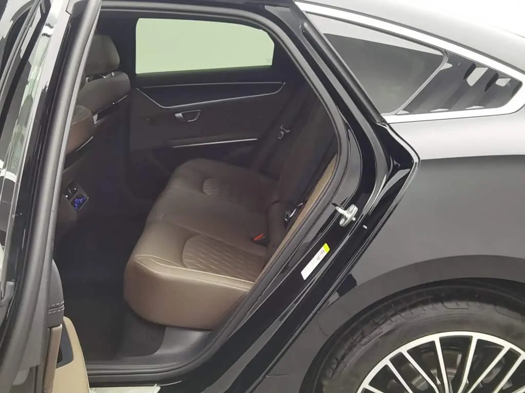 BYD Han 2023 — Photo 15/20
