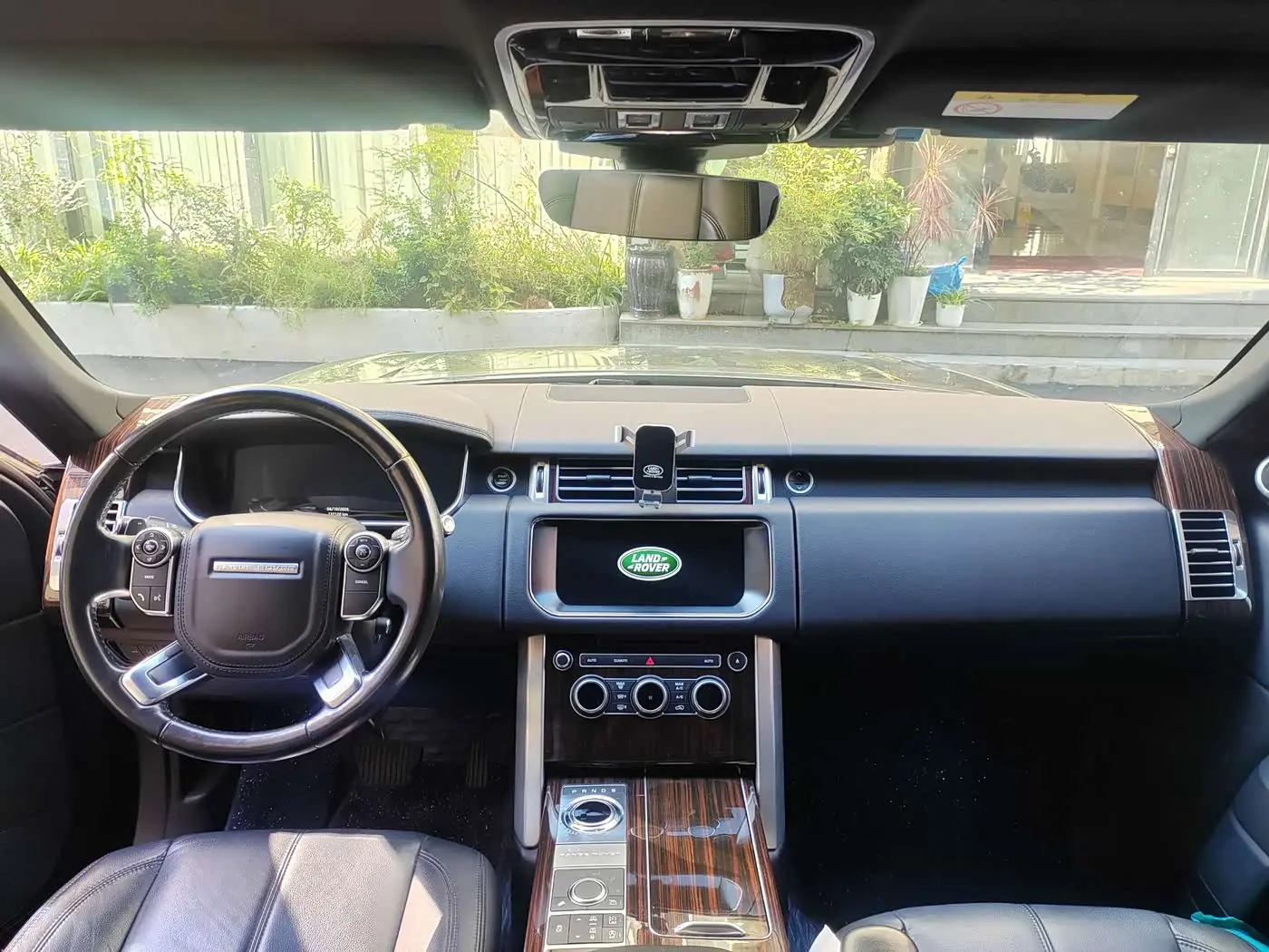 Land Rover Range Rover 2018 — Photo 7/9