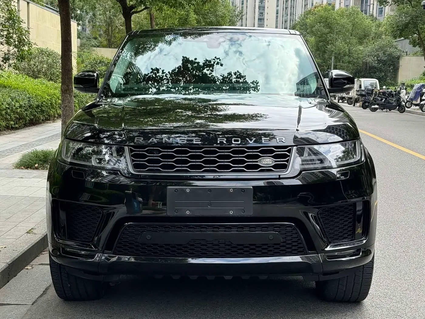 Land Rover Range Rover Sport 2018 — Photo 2/16