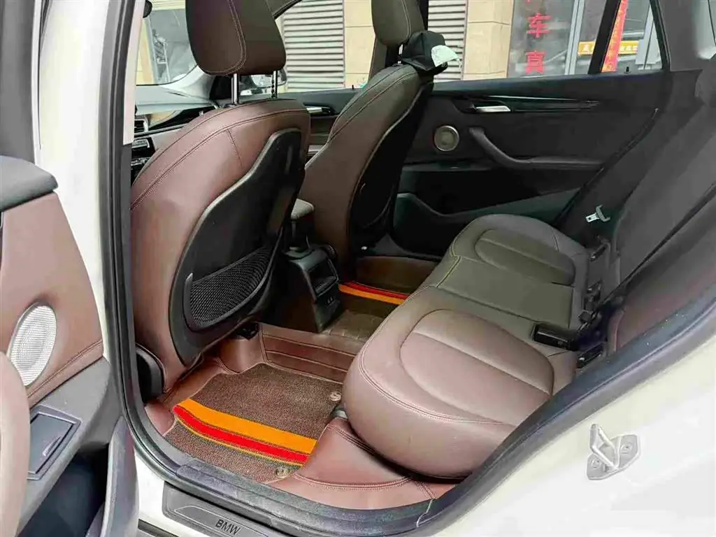 BMW X1 2022 — Photo 6/13