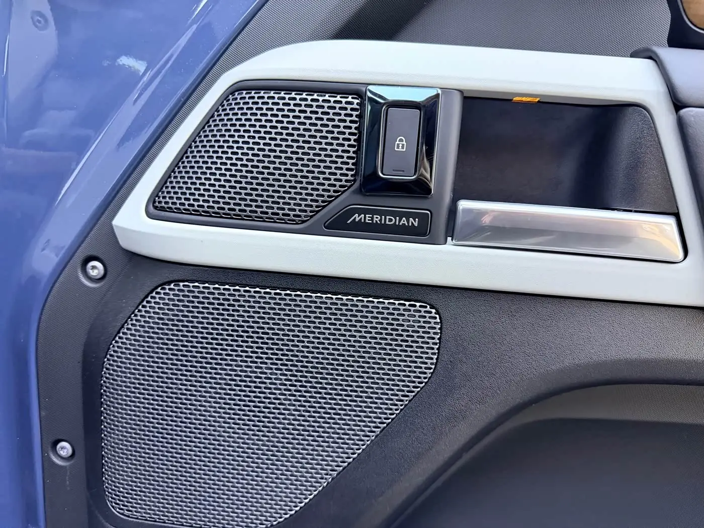Land Rover Defender 2022 — Photo 10/19