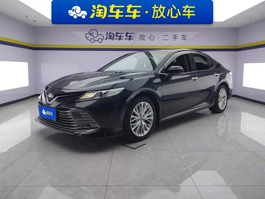 Toyota Camry 2019 — ფოტო 1/16