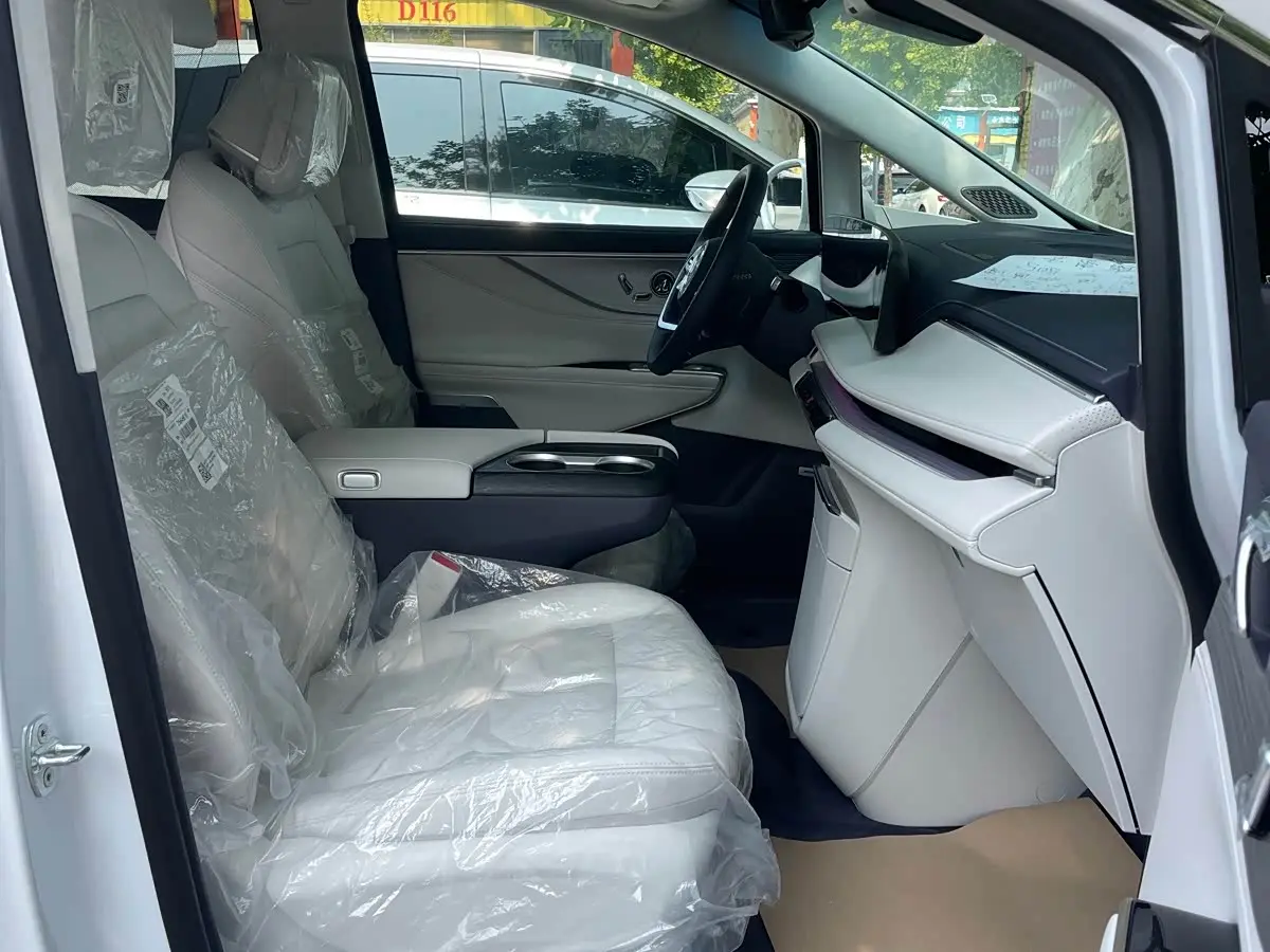 Buick GL8 2025 — Photo 16/19