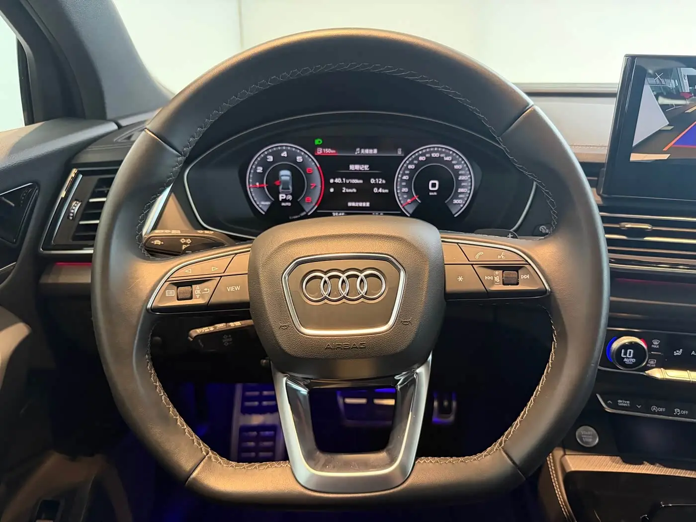 Audi Q5L 2025 — Фото 13/20