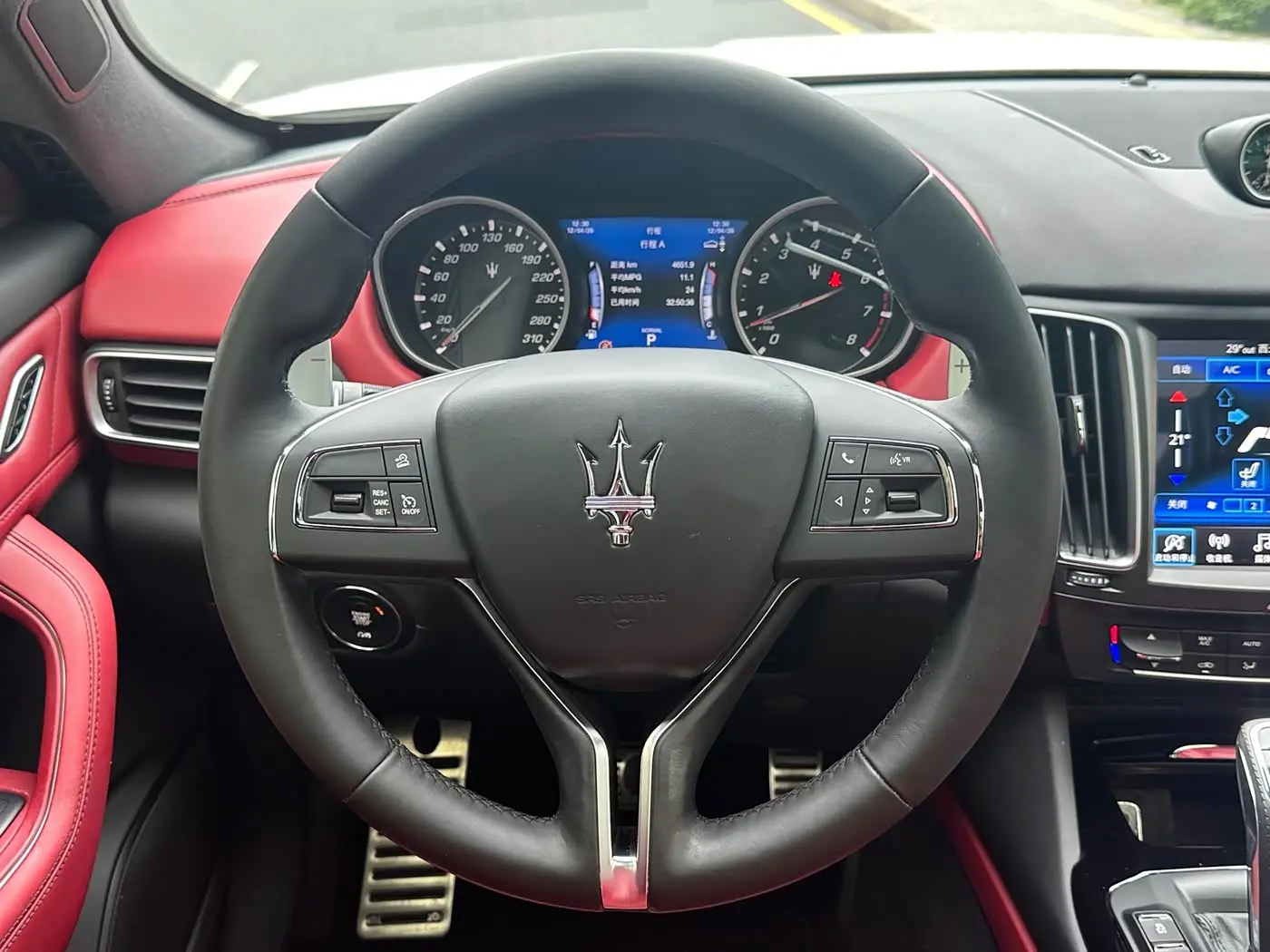 Maserati Levante 2021 — Фото 16/20