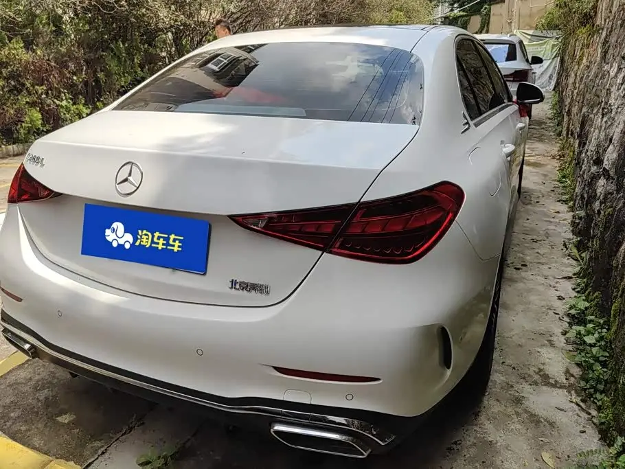 Mercedes-Benz C-Class 2025 — Photo 3/16