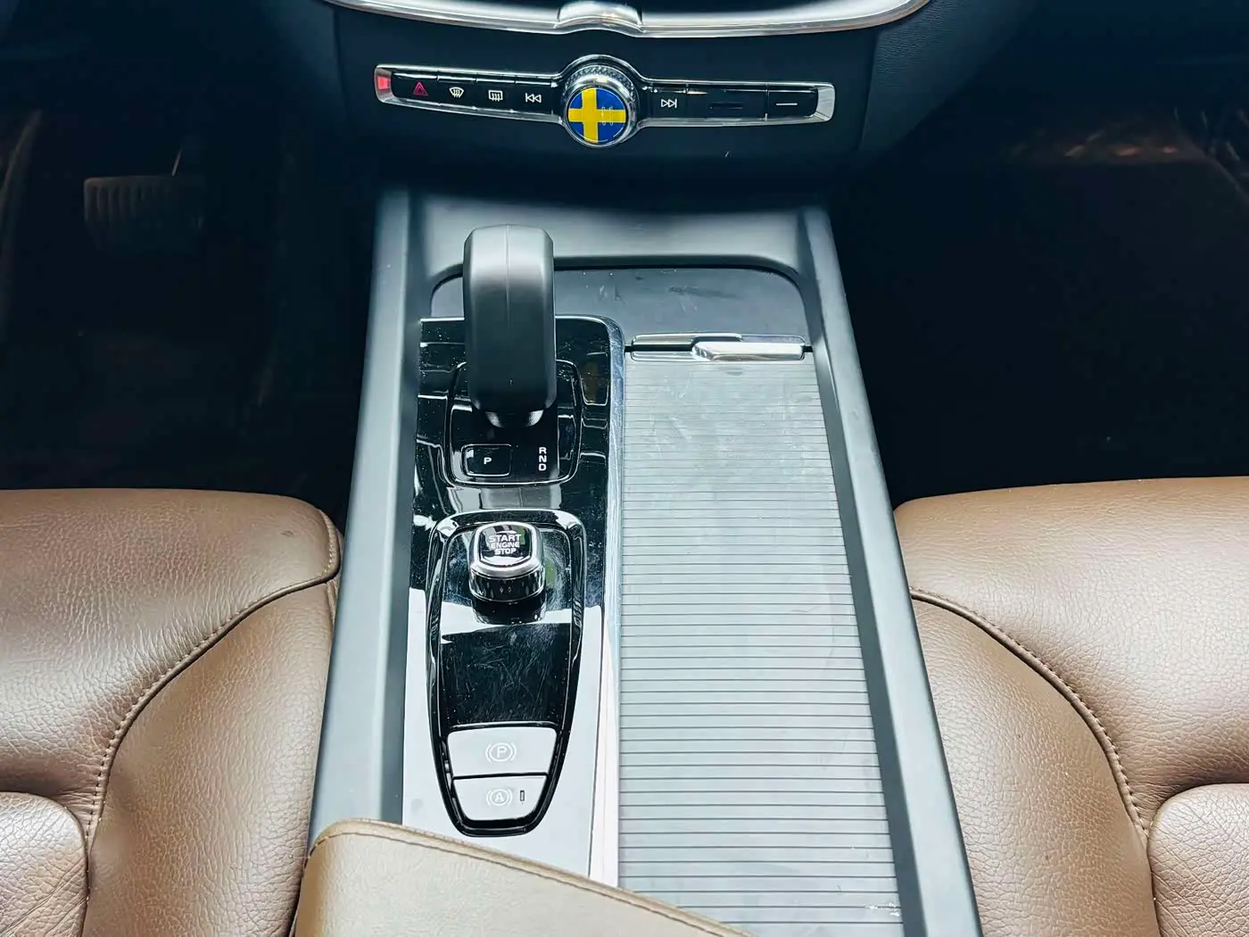 Volvo XC60 2023 — Фото 9/17