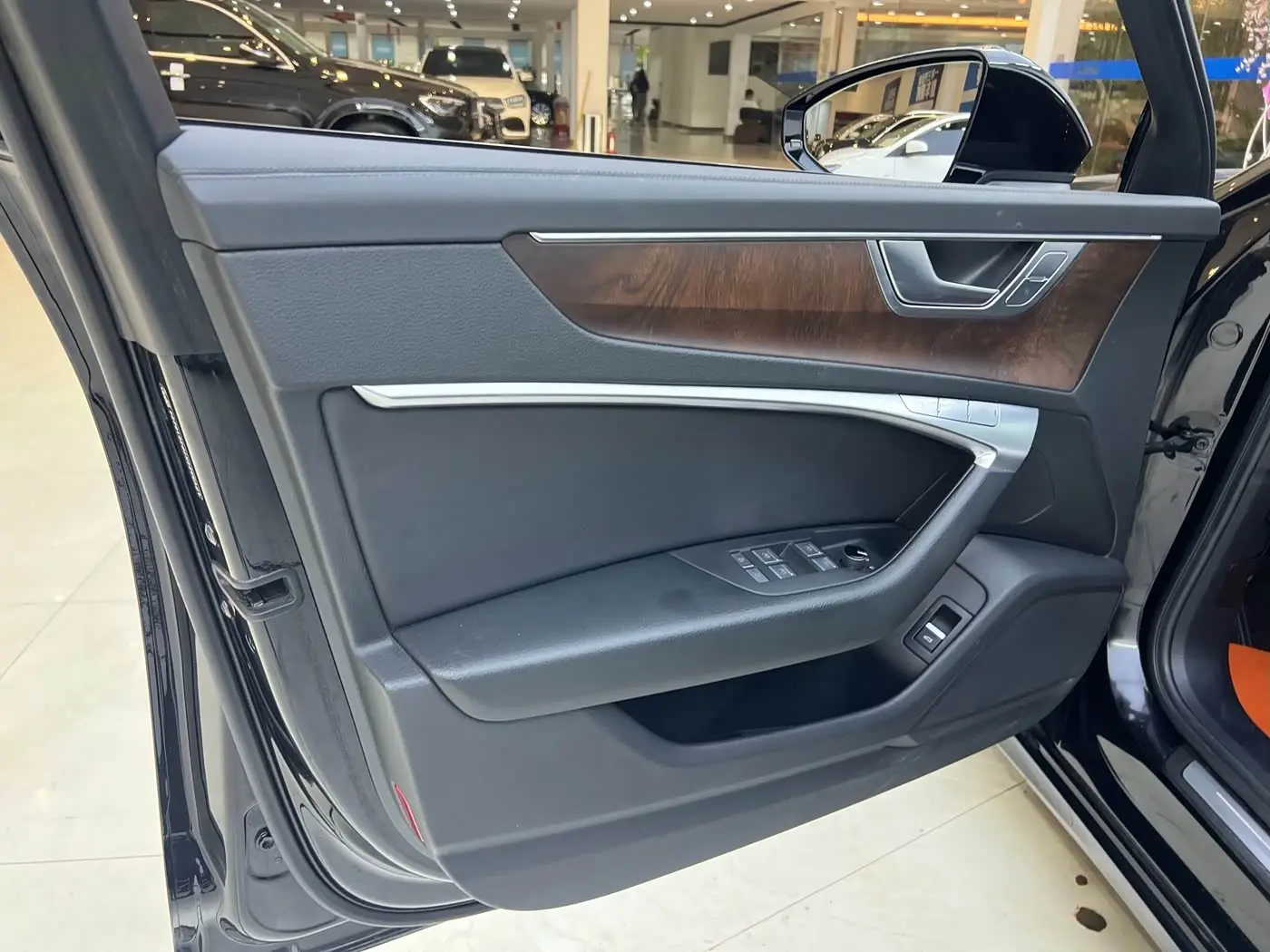 Audi A6L 2023 — Photo 9/20