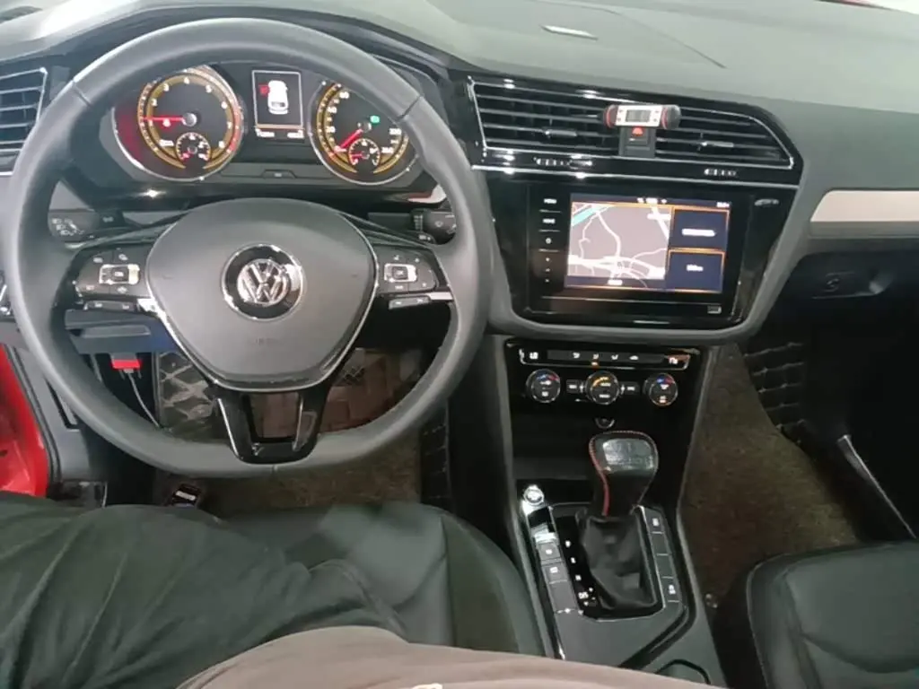 Volkswagen Tiguan L 2020 — Фото 10/20