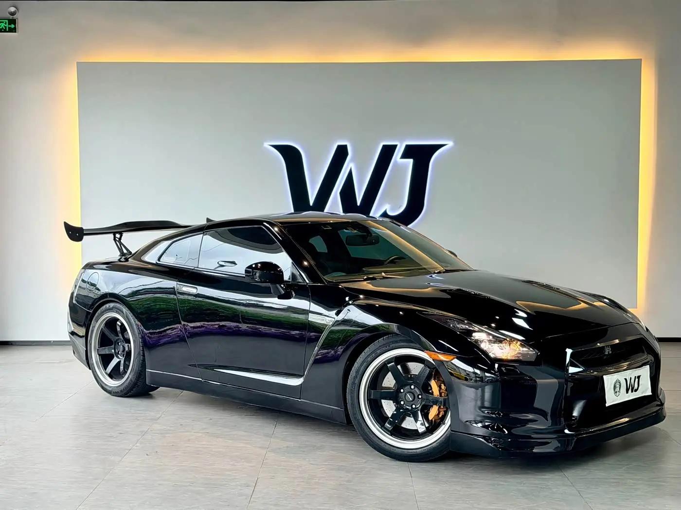 Nissan GT-R 2010 — ფოტო 3/18