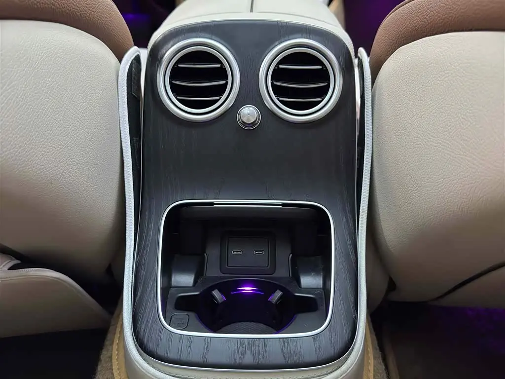 Mercedes-Benz E-Class 2023 — Фото 10/15