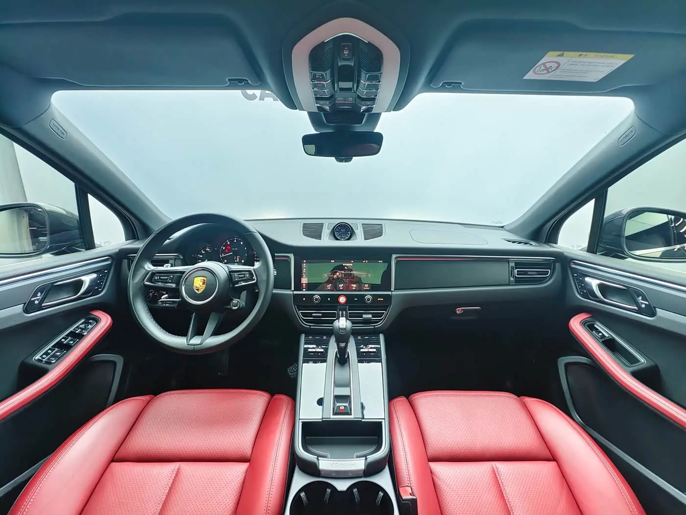 Porsche Macan 2022 — Photo 12/18