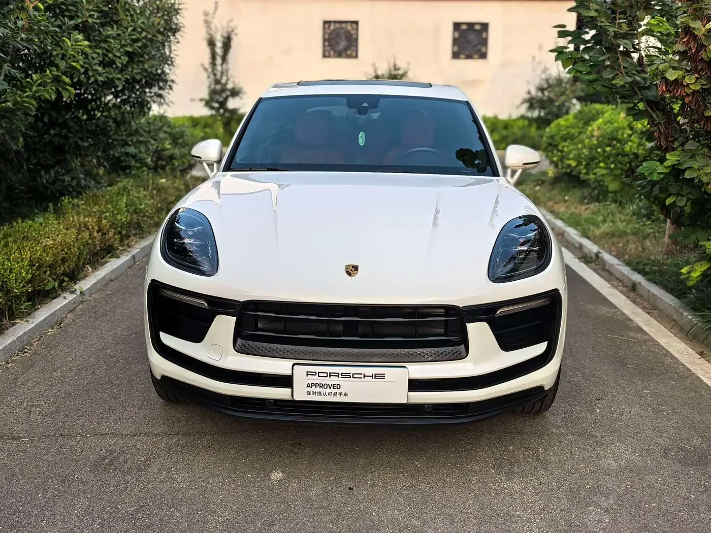 Porsche Macan 2024 — Photo 2/14