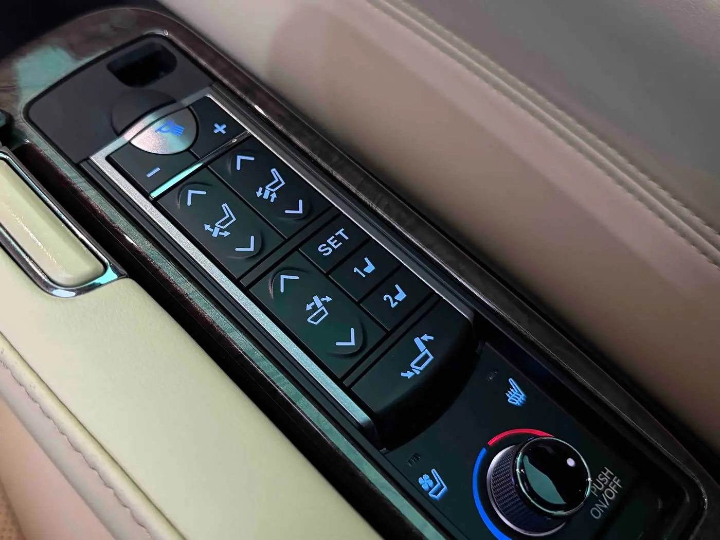 Toyota Vellfire 2022 — Photo 18/20