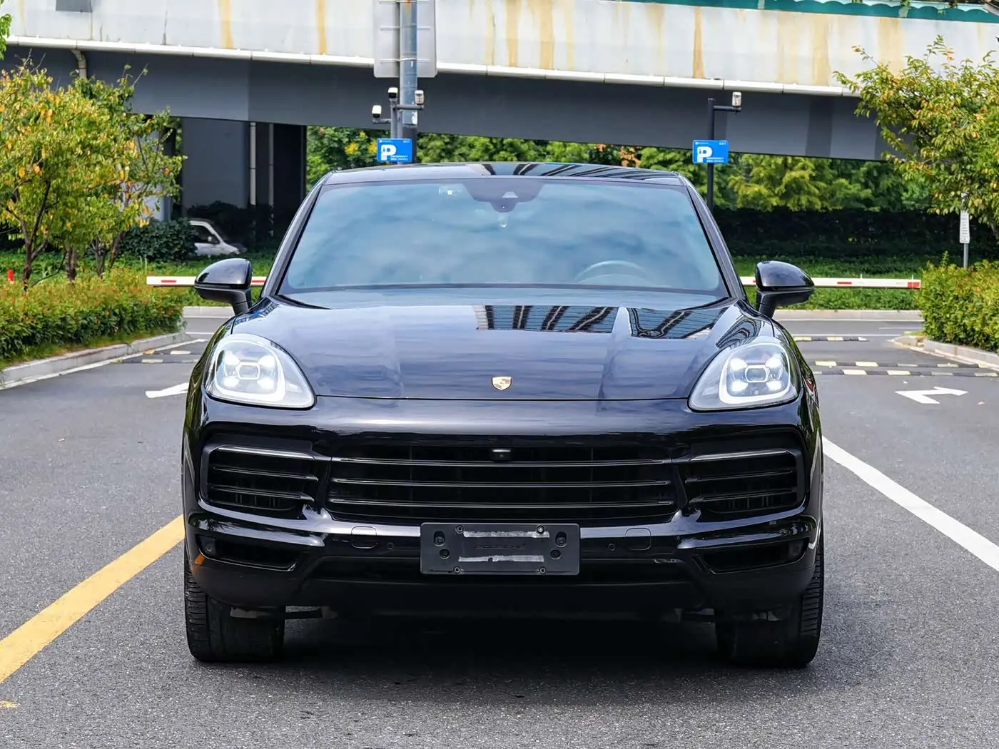 Porsche Cayenne 2020 — Photo 2/14