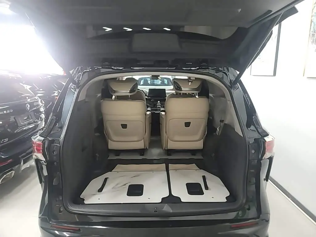Toyota Granvia 2023 — Photo 19/20
