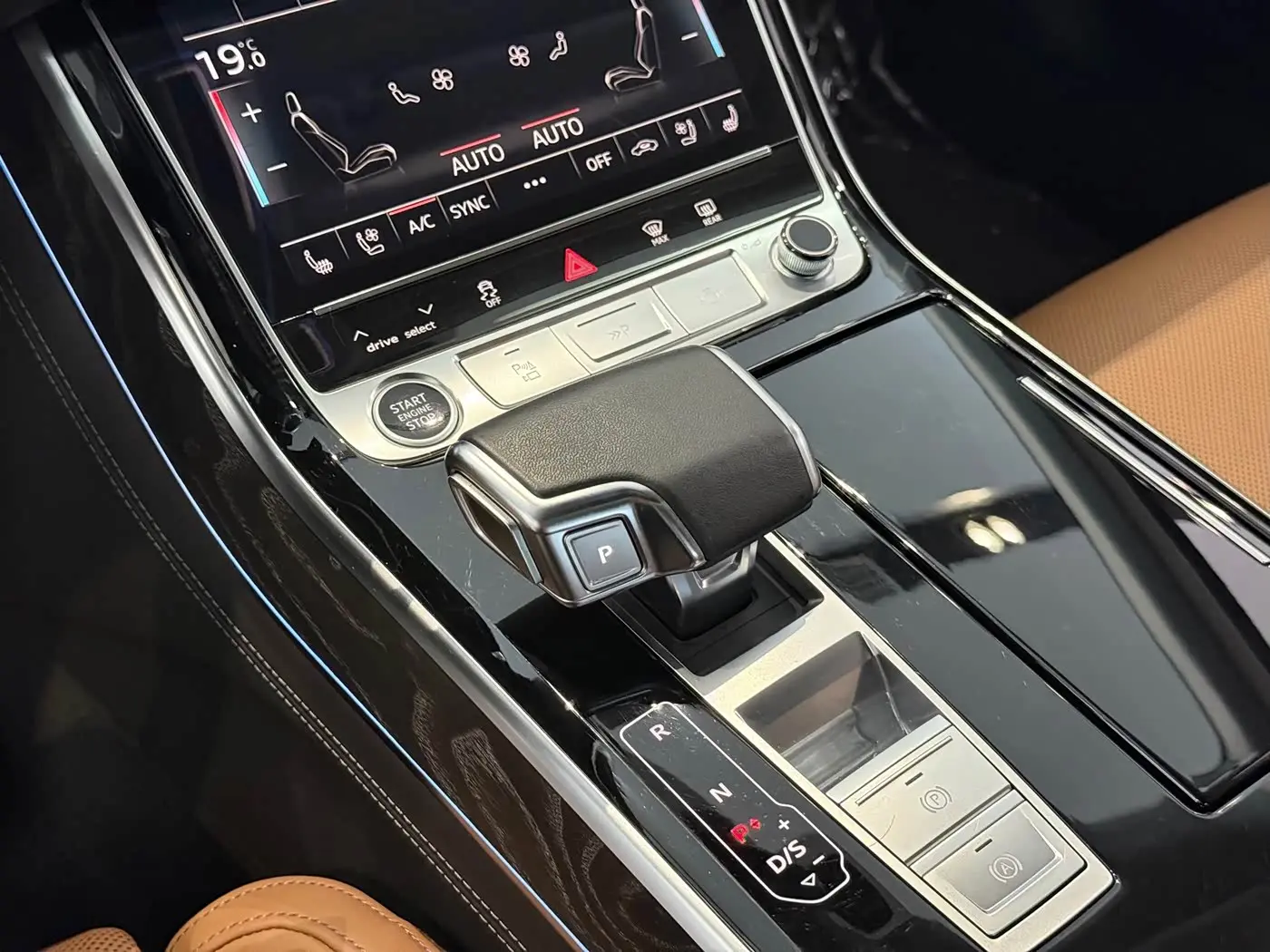 Audi A8 2024 — Photo 9/17