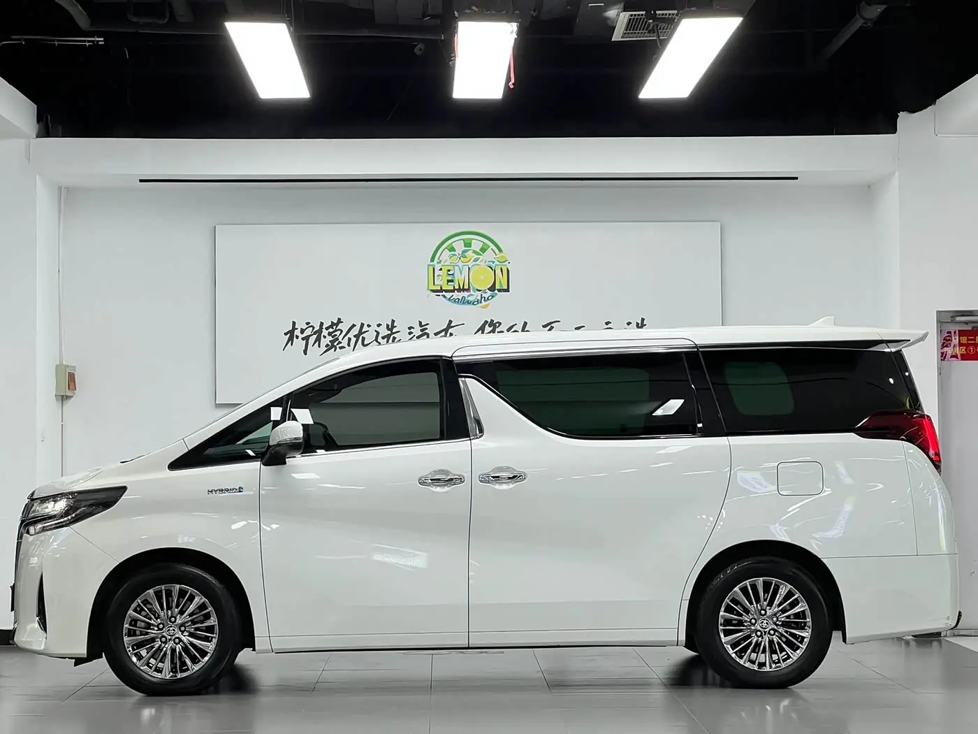 Toyota Alphard 2022 — Photo 5/20