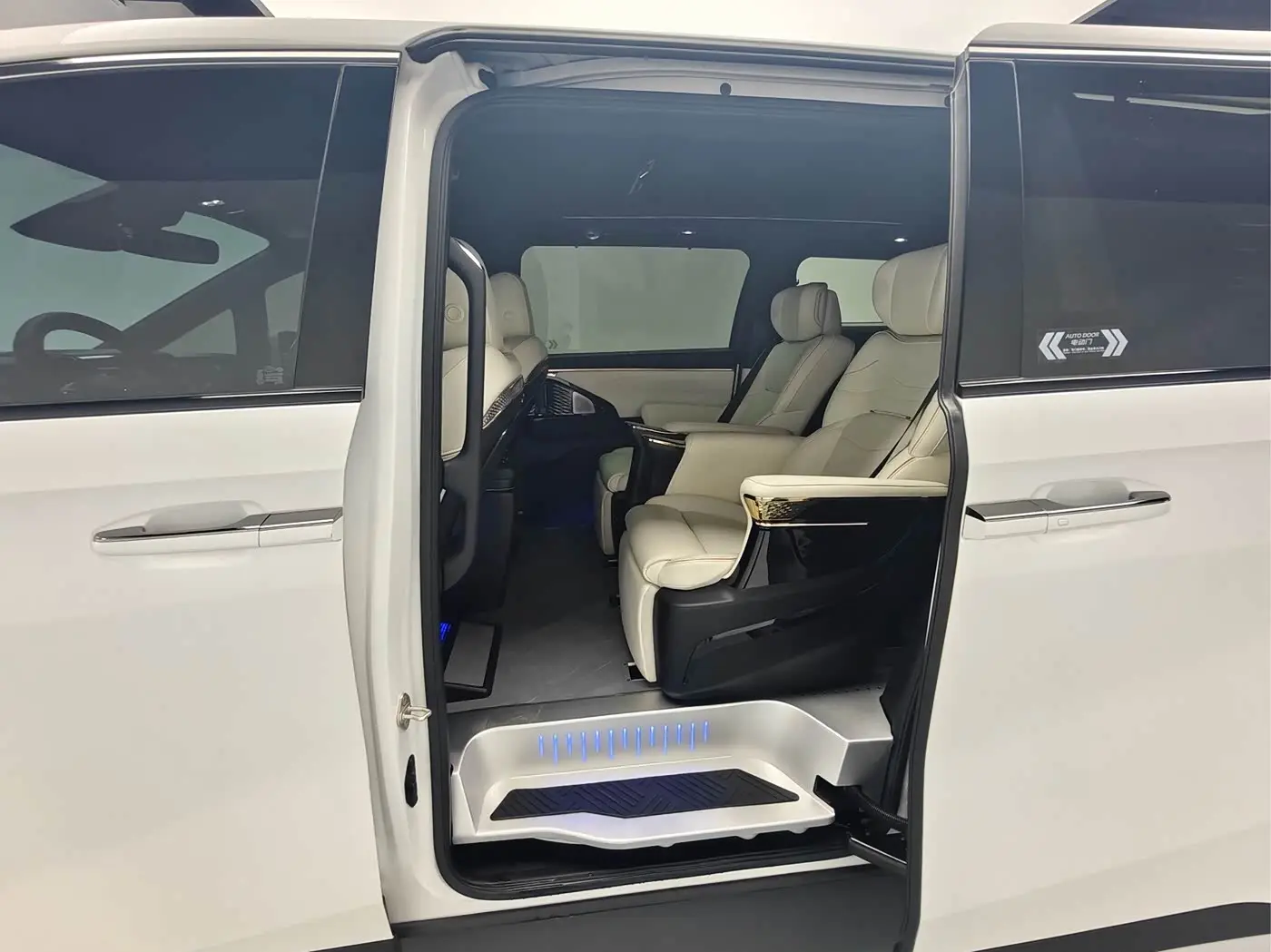 GAC Trumpchi Trumpchi M8 2024 — Фото 10/16