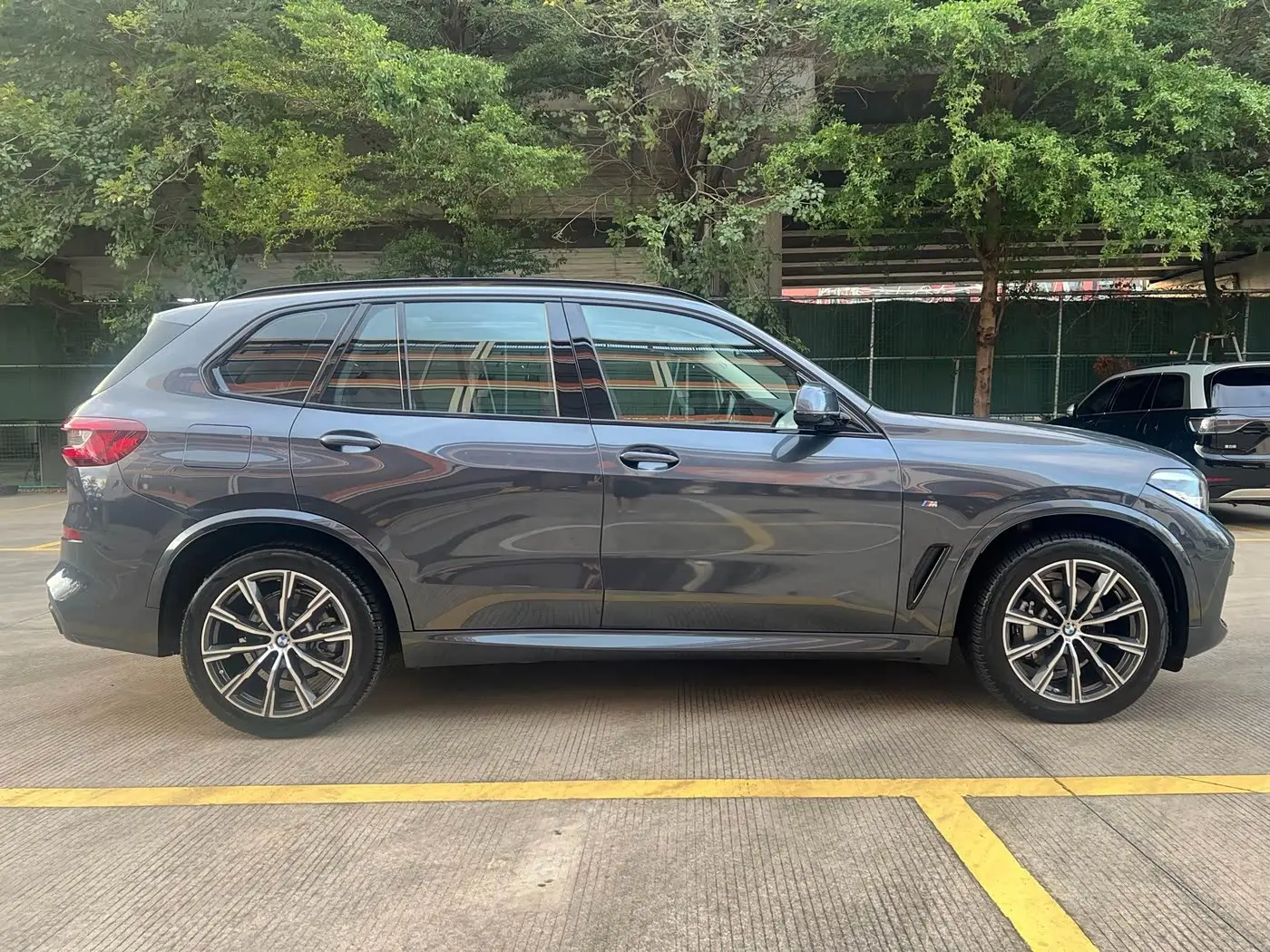 BMW X5 2021 — Photo 2/20