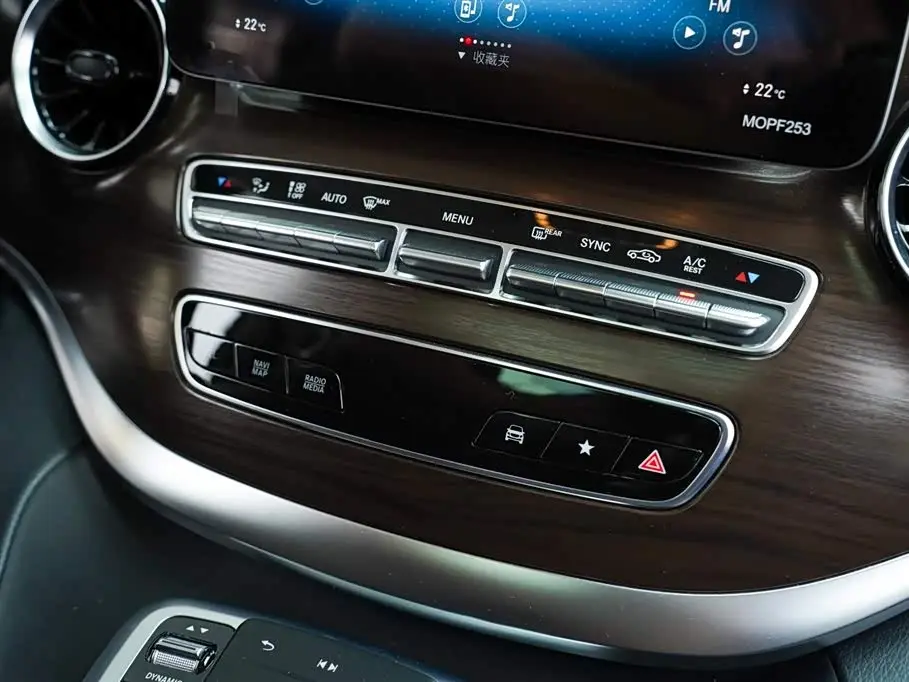 Mercedes-Benz V-Class 2021 — Photo 10/20