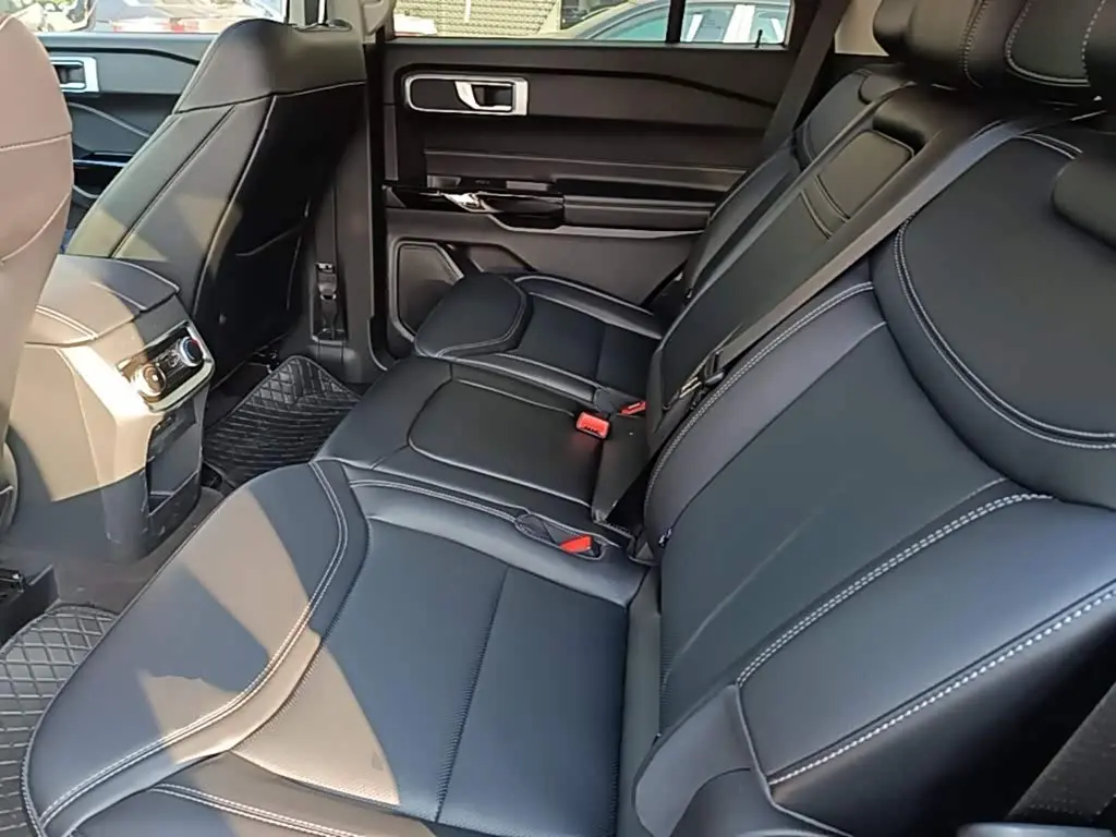 Ford Explorer 2025 — Photo 17/20