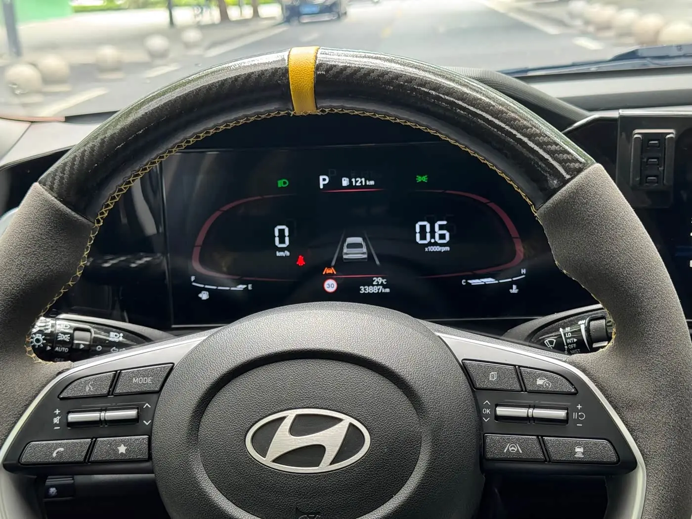 Hyundai Elantra 2024 — Фото 15/17