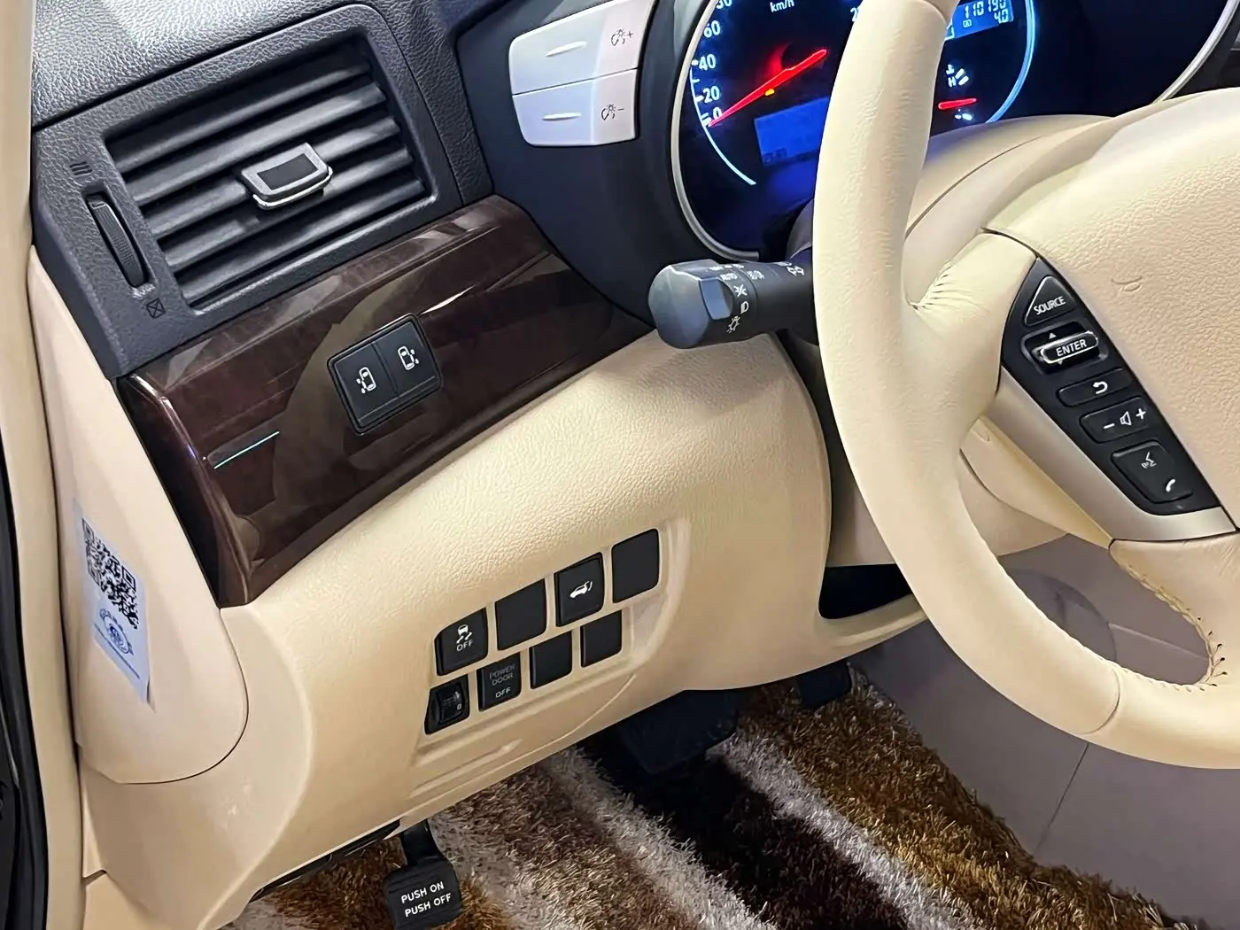 Nissan Quest 2017 — Фото 8/20